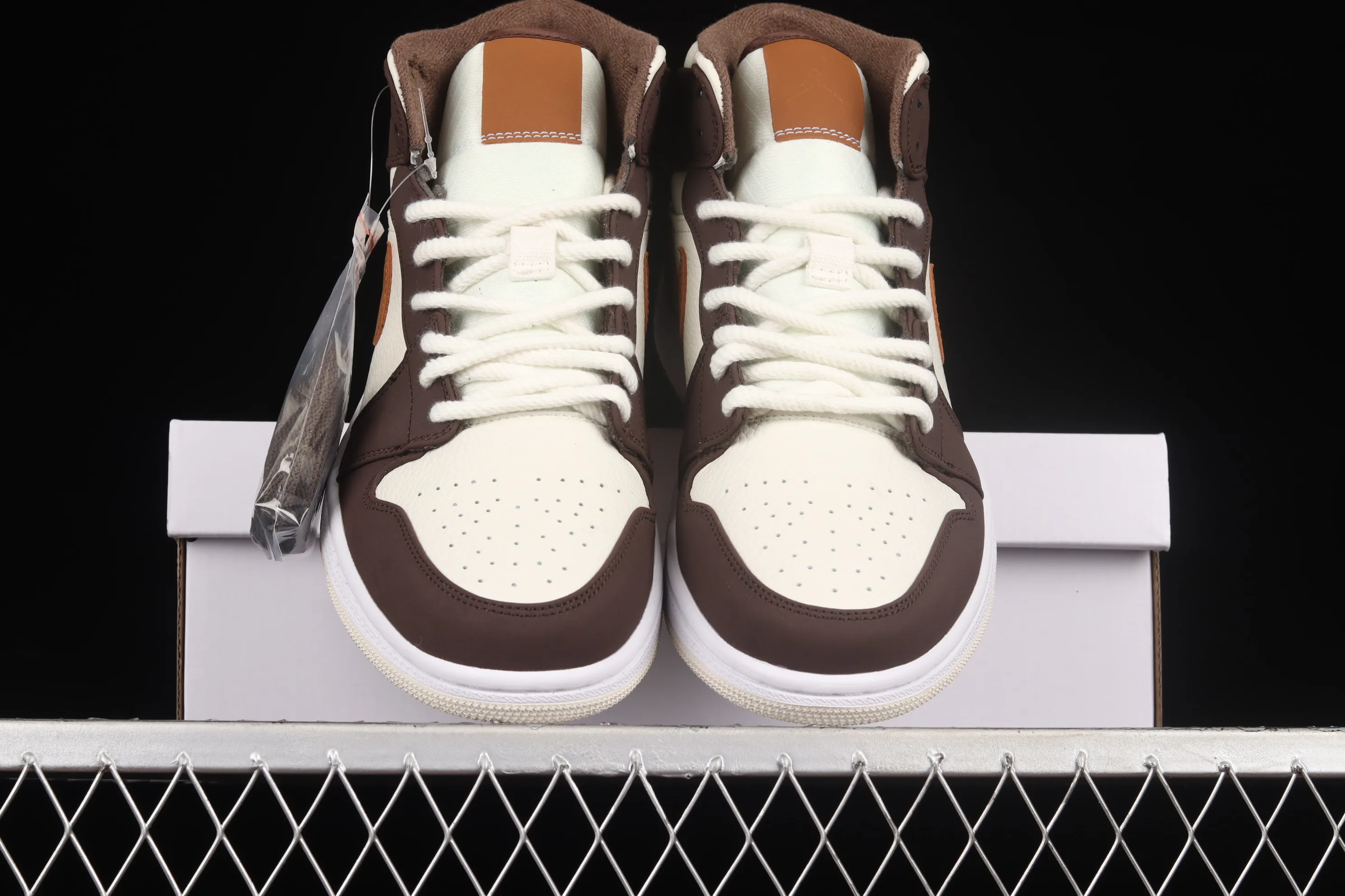 All categories Air Jordan Jordan series basketball shoes Air Jordan 1 Mid Air Jordan 1 Mid AJ1 Joe 1 meter brown mid-top retro basketball shoes DO6699-200